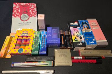 21 piece Makeup & Skincare Bundle- Jeffree Star, Stila, Anastasia, Revolution, Rude, & More. NWT