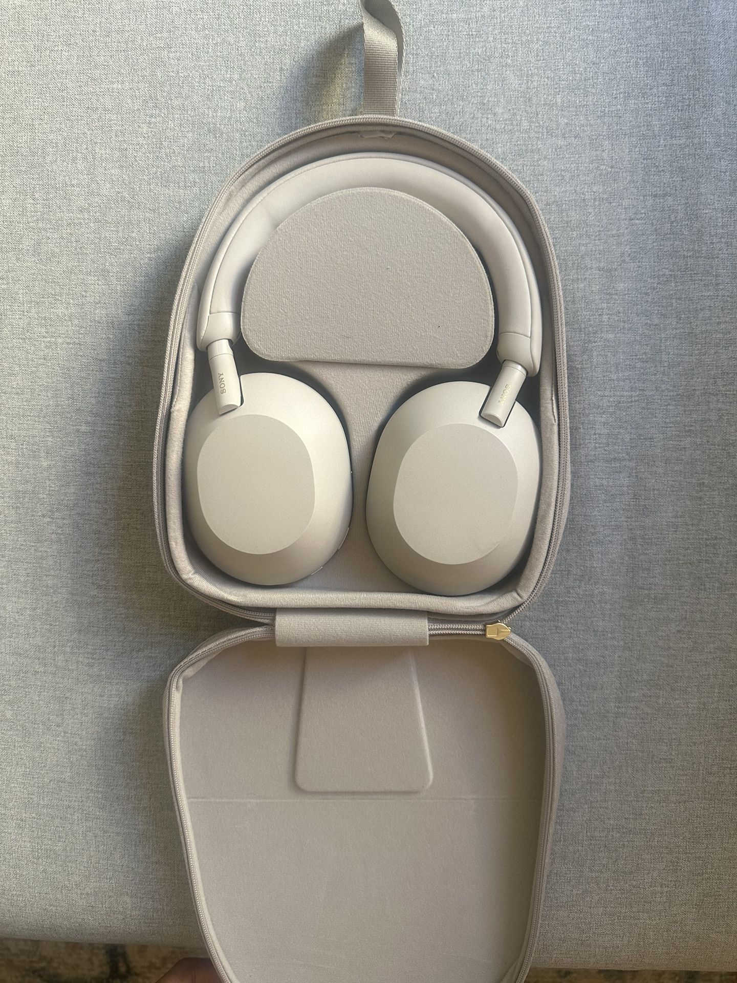 SONY XM5 Headphones White