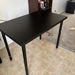 Black Desk 