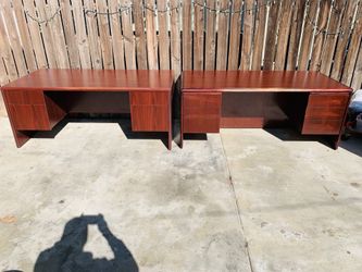 Office furniture desk/cabinet