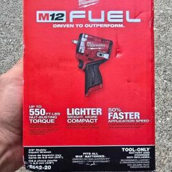 Milwaukee Stubby 3/8 M12 FUEL 12V Lithium-Ion Brushless  3/8 in. Impact Wrench (Tool-Only) Nuevo New