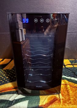 Haier 8-Bottle Capacity Wine Cellar/Cooler.