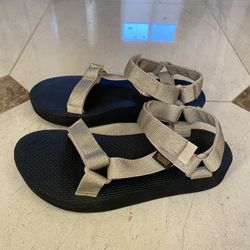 New In Box Teva Midform Universal Sandal Size 8 