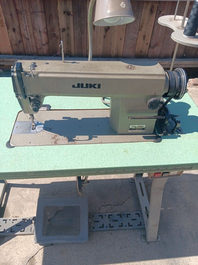 Juki Industrial Sewing Machine  And Overlock Sewing Machine 