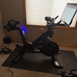 🔥 Peloton Bike 2021+) – Excellent Condition – Ready to Use! 