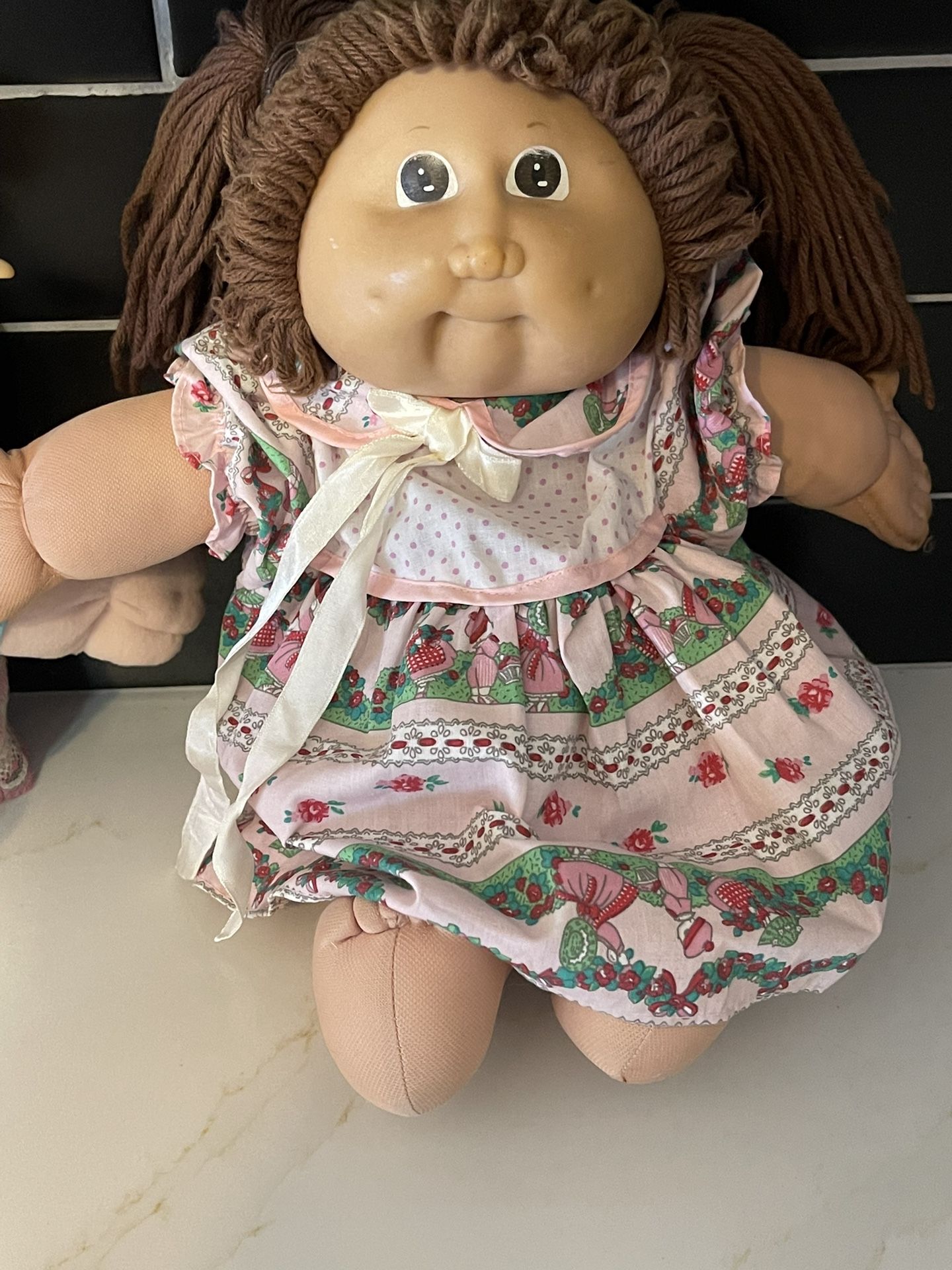 Vintage 1984 Cabbage Patch Kid doll brown hair and eyes signed