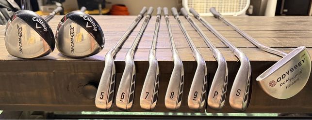 Callaways X treme golf set. S-5, 5 and 3 wood, Odyssey putter and ping bag.