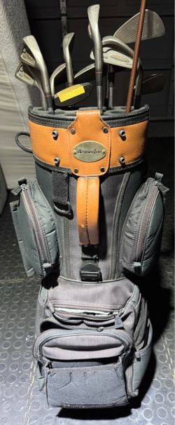 Bennington Golf Bag with Clubs, golf balls and tees