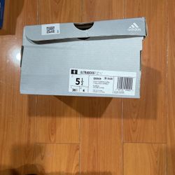  adidas Women's Ultraboost 22 Running Shoe 5 1/2