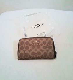 Coach Medium Id Zip Wallet in Signature Canvas