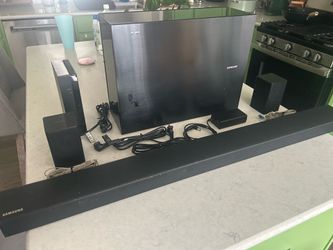 Samsung HW-K550 Home Theater with Soundbar, Subwoofer, L/R Rear Speakers