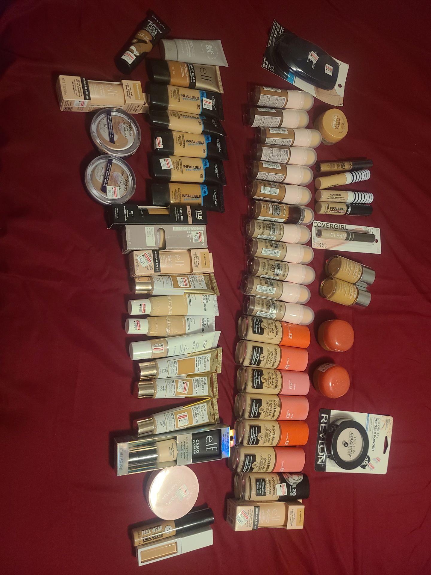 Lote de 57 piezas de maquillaje nuevo