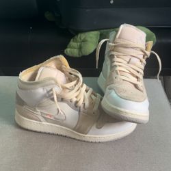 Jordan 1 Mids,SE Craft White Size 5.5Y