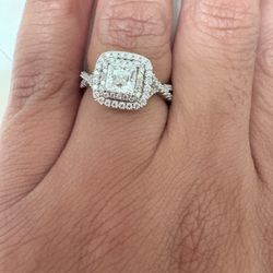18k White Gold 1 Carrot Diamond Engagement Ring