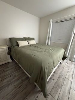 Queen size bed frame + mattress