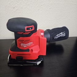 MILWAUKEE M18 SHEET SANDER