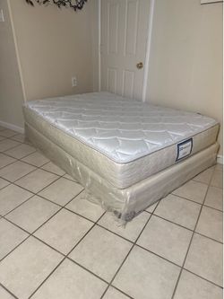 Full Size matress with box spring