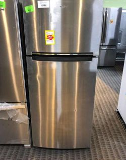 Brand New Whirlpool Top Freezer Refrigerator in Stainless (Model:WRT518SZFM) LYE05