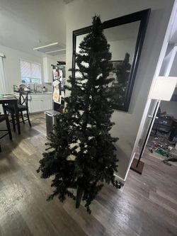 6 FT Artificial Christmas Tree With Lights
