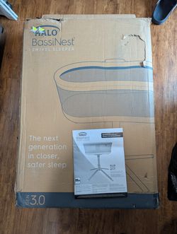 HALO BassiNest Swivel Sleeper 3.0 Baby Bassinet Gray