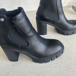 Black Ugg Boots 