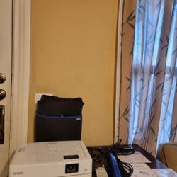 Epson PowerLite Presenter Projector HD 3LCD 2500 Lumens Color DVD Player Combo HDMI Bundle 