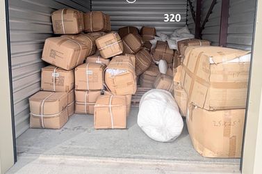 Auction Unit 320 4/5/26 - Down Feather Pillow Inserts, Bulk Lot