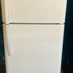 30” Wide Regular Frige Use Like New Perfecto Working 