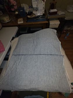 Black and white striped material.  Linen? 56" x 5.10 yards.  0716108