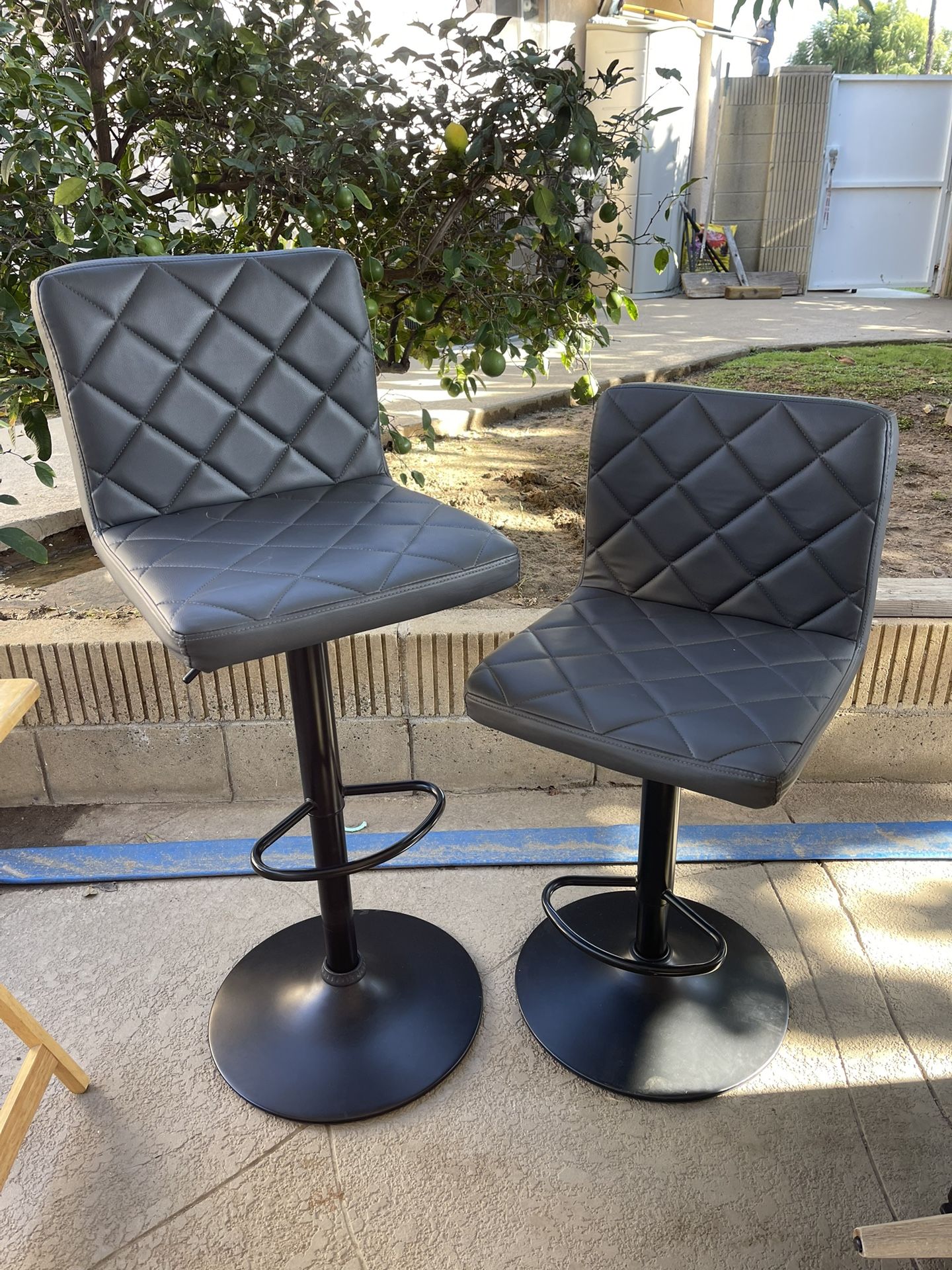 Adjustable bar stools