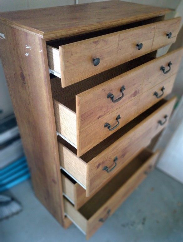 OPTIMAL CONDITION DRESSER DRAWER (OAK WOOD) FOR ONLY 85$