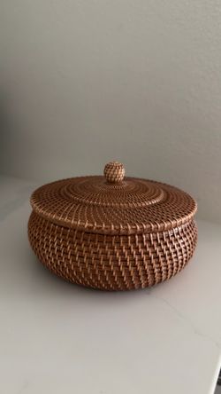 Round Rattan Woven Basket with Lid