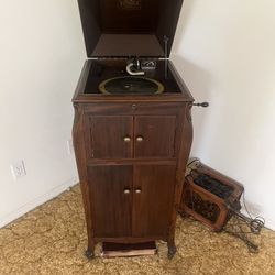 Victoria Talking Machine 