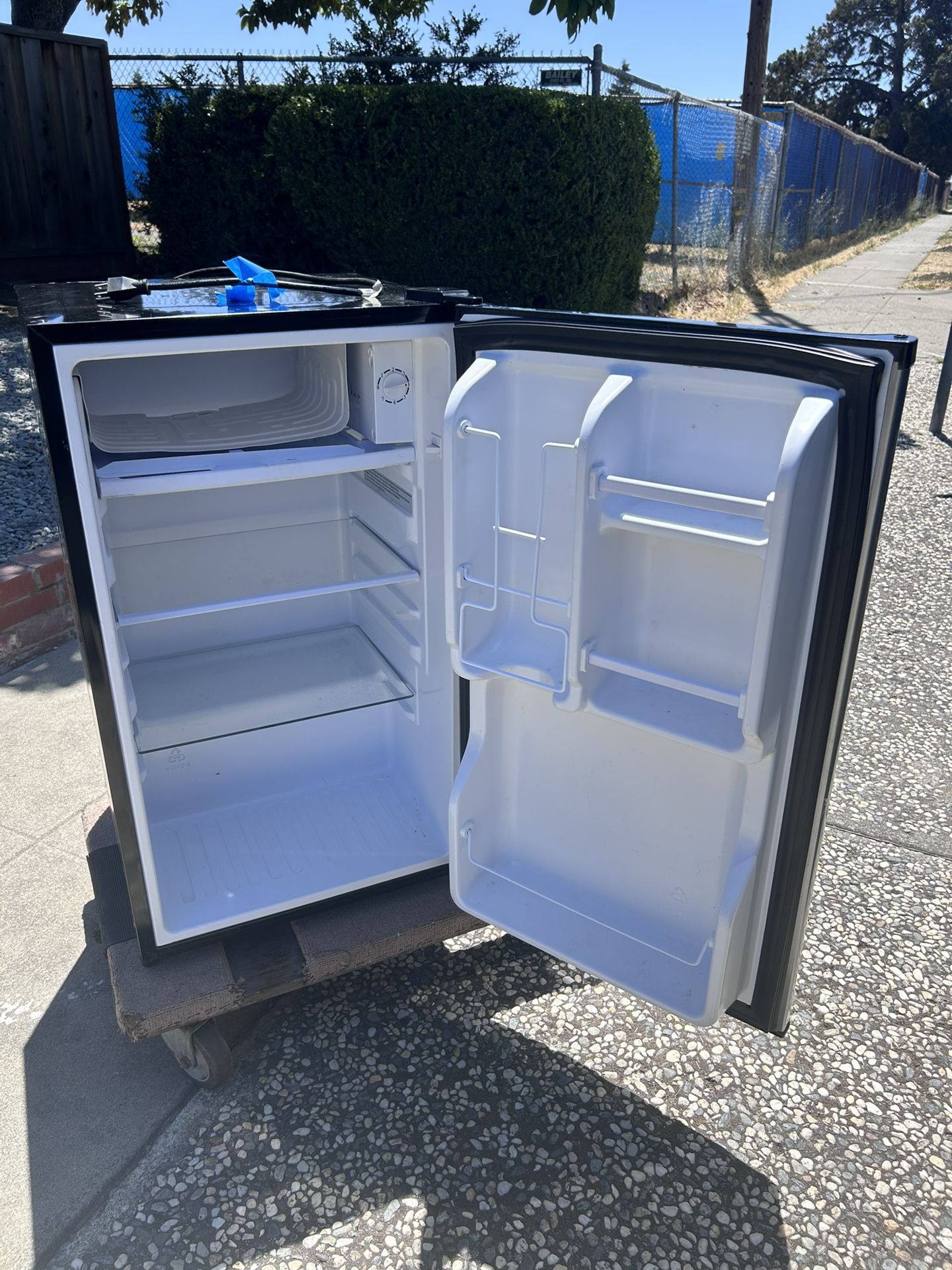 Mini refrigerator