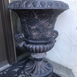 Resin Outdoor Plant Urn