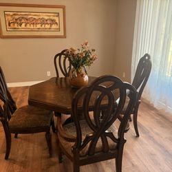Beautiful Stained Oak Pedestal Dining Table With Upholstery Seat Matching Chairs 