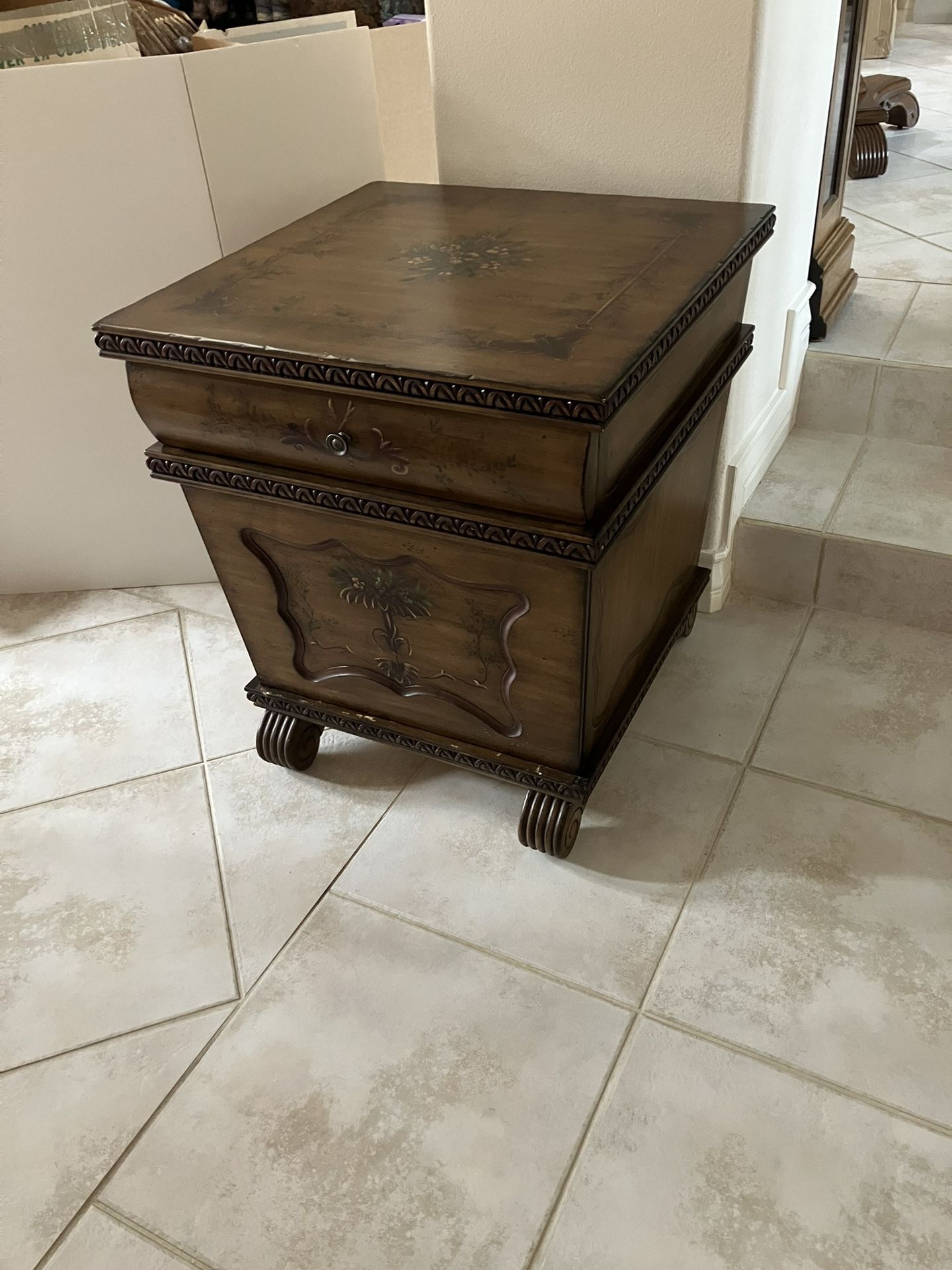 Antique Style Table Camode