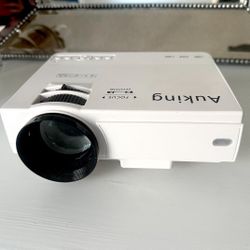White Mini Projector 