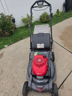 Self Propeled Lawn Mower HondaHRX217