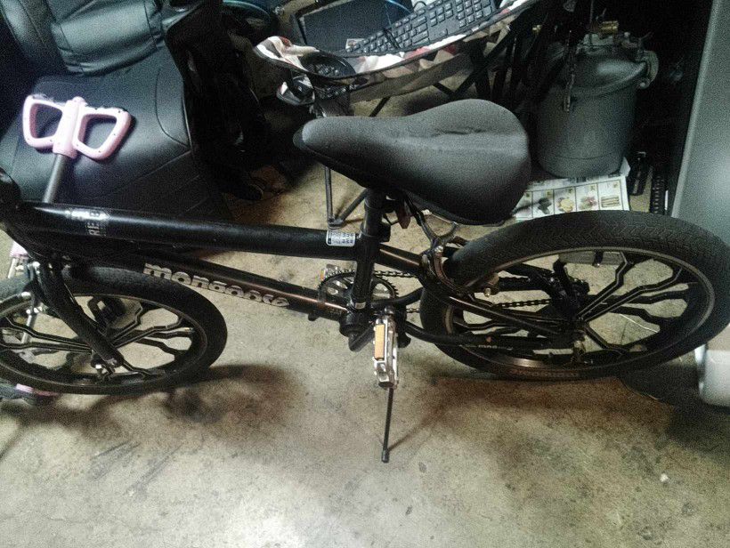 BMX mongoose bike good to go asking 50 bucks north stockton