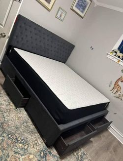 Base de Cama Queen Gris con 4 Cajones + Colchón ( Nueva)