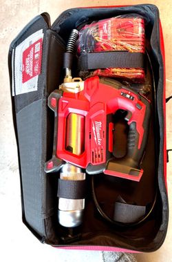 Milwaukee M18 18V Cordless Grease Gun
