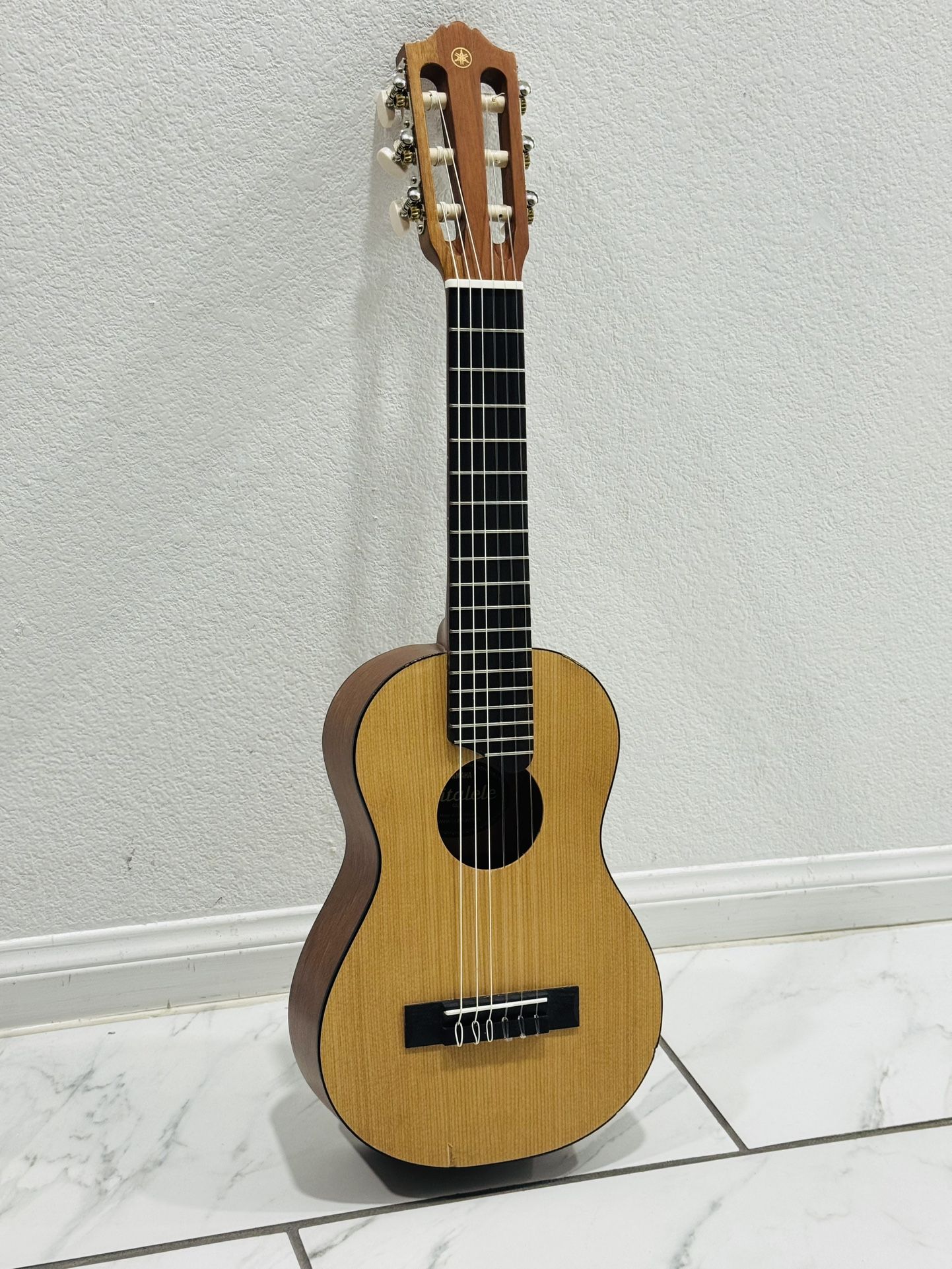 Yamaha GL1 Natural Guitalele Acoustic Guitar Nylon-String Condition used like new ( Length Size: 27 inches )