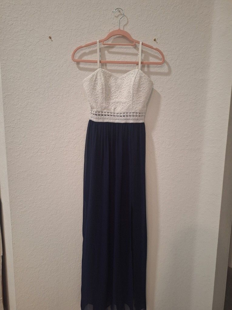 Elegant Navy & White Maxi Dress with Lace Bodice and Side Slit – Size M (24.8” Waist, 52” Length)