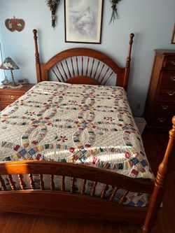 Vintage Lexington Furniture "Recollections" Solid Oak Queen Spindle Bed – Excellent Condition