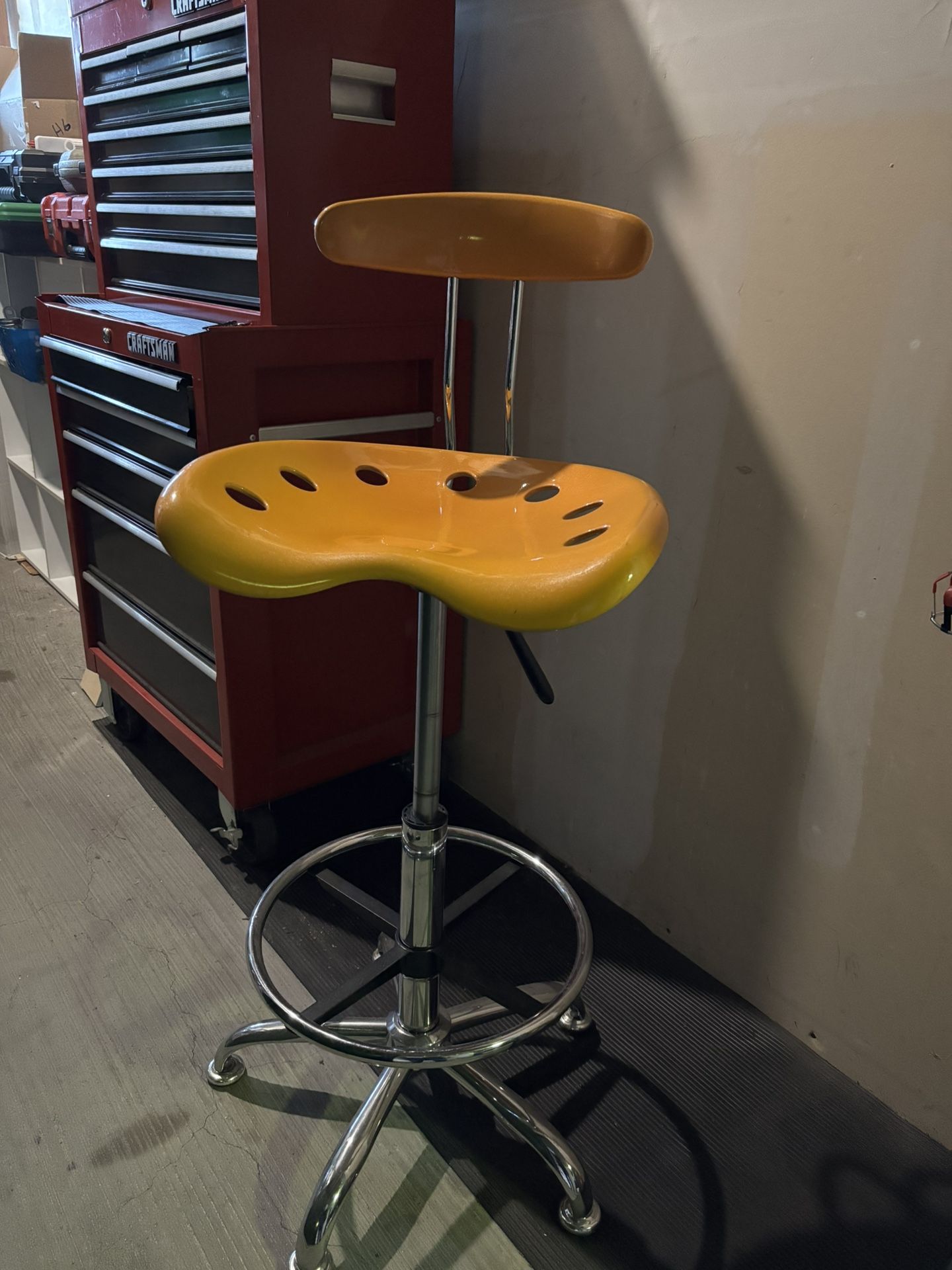 Adjustable Tractor Style Seat Stool