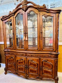 AICO By Michael Amini TRESOR China Cabinet With Hutch