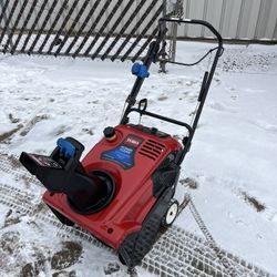 For sale a power clear toro snow blower. 21 inch wide,5.5hp 4cycle motor,electric start. Cash only. It is in good working condition.