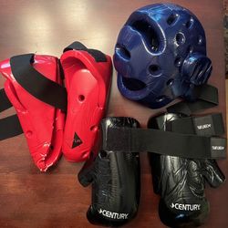 Kids Karate pads and Bow staff w/ leather carry case