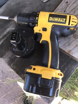 Drill DeWalt &. Good 2 Batteries